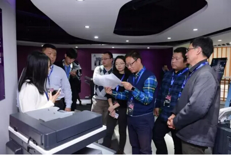 媒體嘉賓現(xiàn)場體驗柯尼卡美能達新品特色-科頤辦公