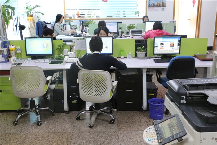 和承信息網(wǎng)絡(luò)銷售部辦公室
