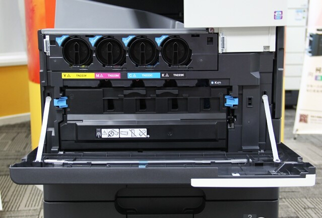 碳粉盒和廢粉盒 與前代機型相同的結(jié)構(gòu)-科頤辦公